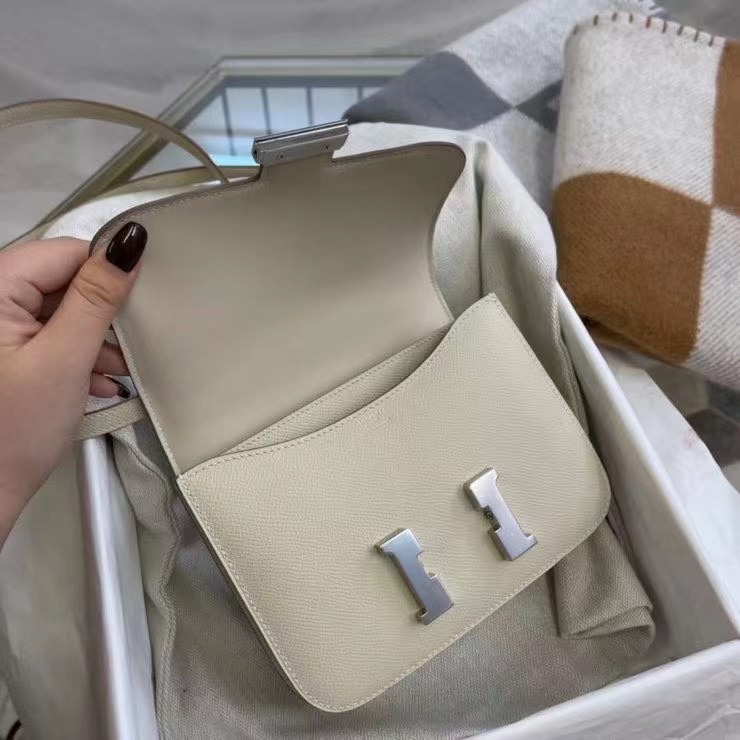 에르메스 콘스탄스18 나타 화이트 은장 앱송